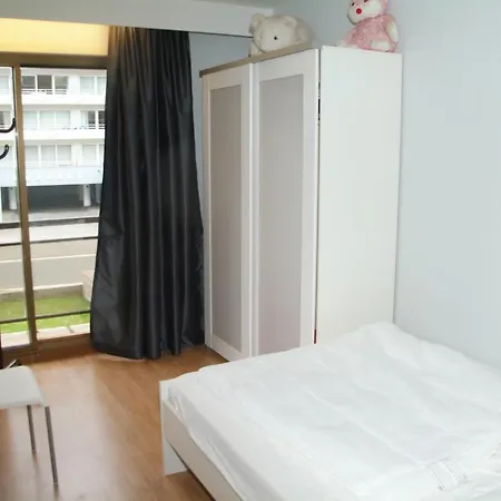 Ruim, Lichtrijk Met Groot Terras Uitstekend Gelegen In Apartman *