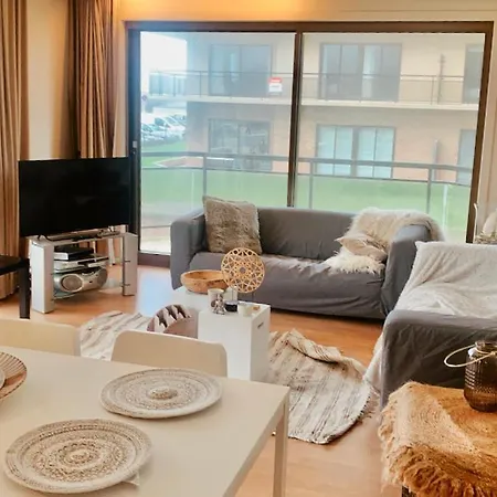 Ruim, Lichtrijk Met Groot Terras Uitstekend Gelegen In