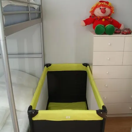 Ruim, Lichtrijk Met Groot Terras Uitstekend Gelegen In Apartament