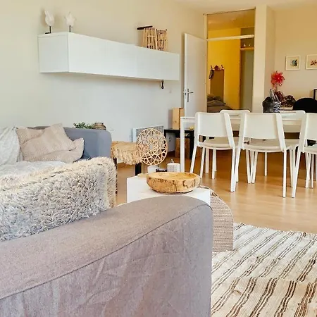 Ruim, Lichtrijk Met Groot Terras Uitstekend Gelegen In De Panne